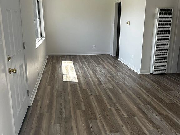 3rd image of 478 Carnation Ave