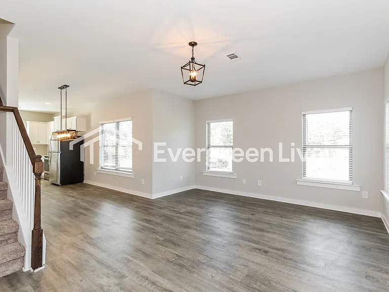 15670 Capstone Dr — Photo 2