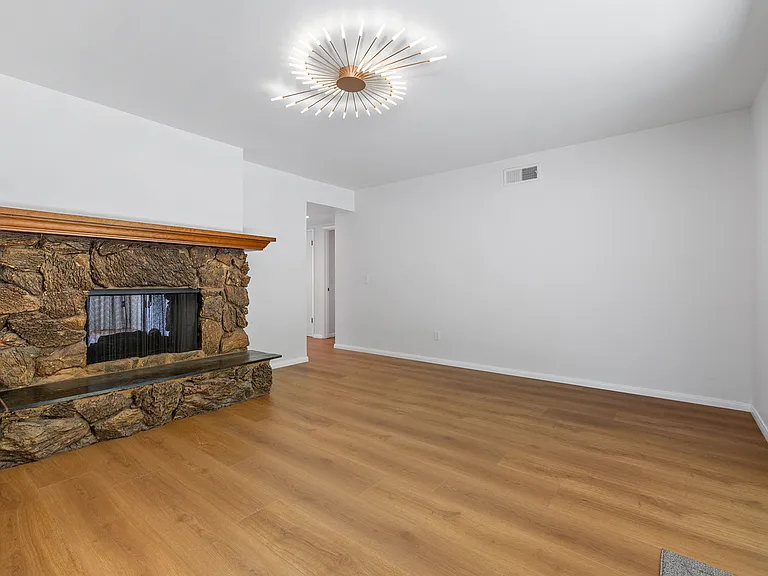 2345 Worden St — Photo 16