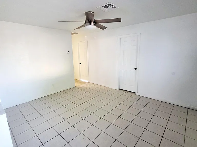 2306 S Walnut Ave — Photo 7