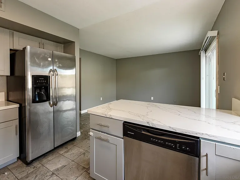 1045 Fuchsia Ln — Photo 10