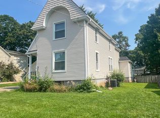 311 E Sycamore St, Sycamore, IL 60178