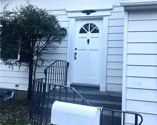 3rd image of 101 Lynbrook Cir