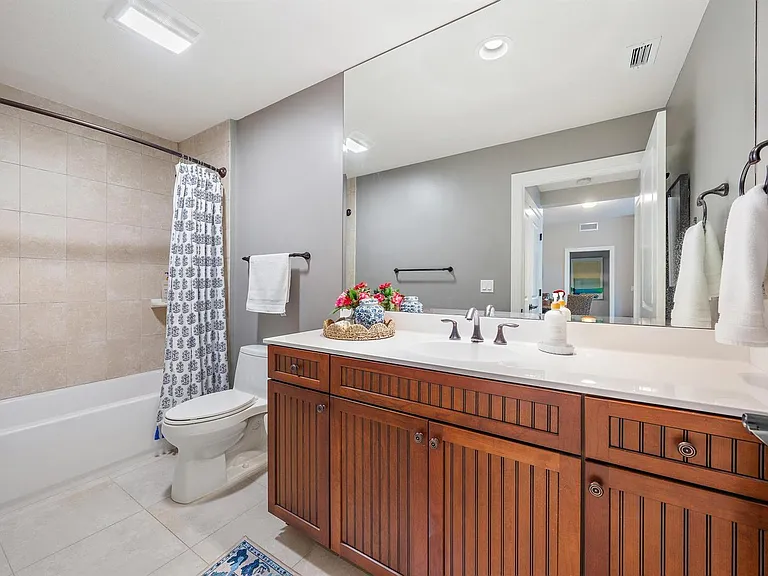 814 Bay Colony Dr S — Photo 16