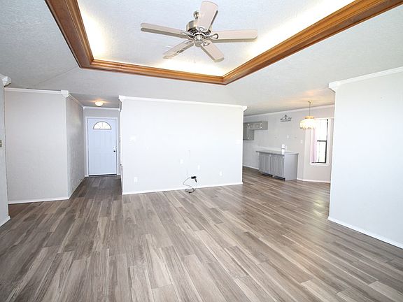 2nd image of 2916 Oxford Dr