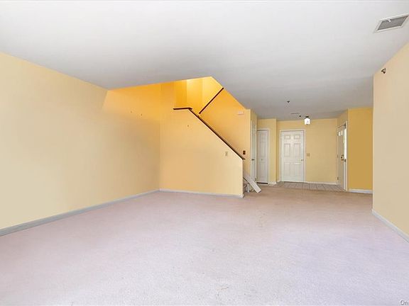 4th image of 801 Brentwood Dr