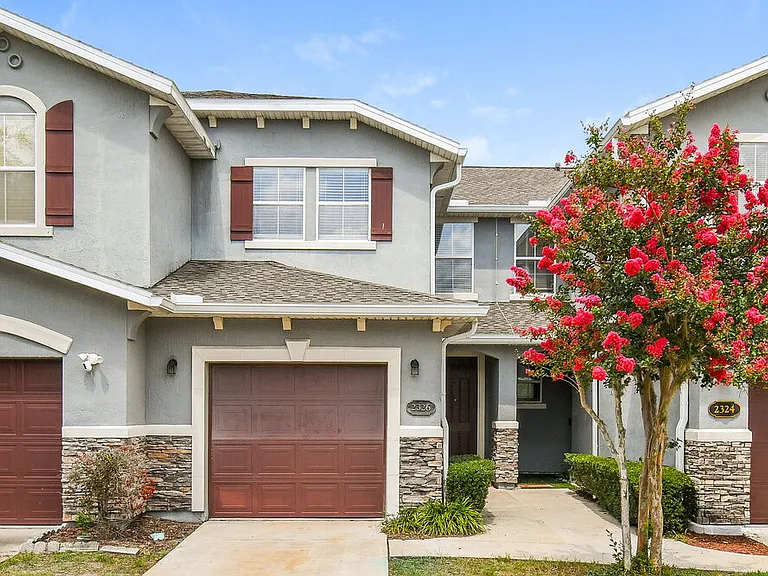 2326 Sunset Bluff Dr — Photo 1
