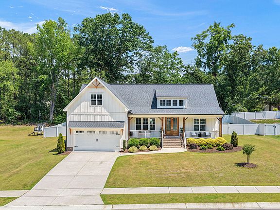 2nd image of 462 Lambert Ln
