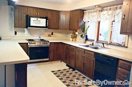 Kitchen
						:
						Lots of counter space including peninsula that can be used as an eating space.