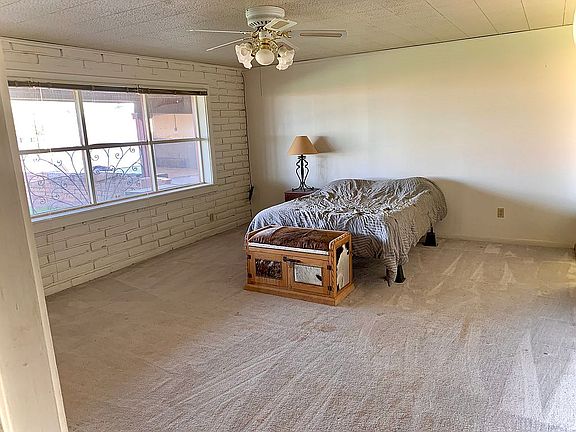3rd image of 525 N Main St
