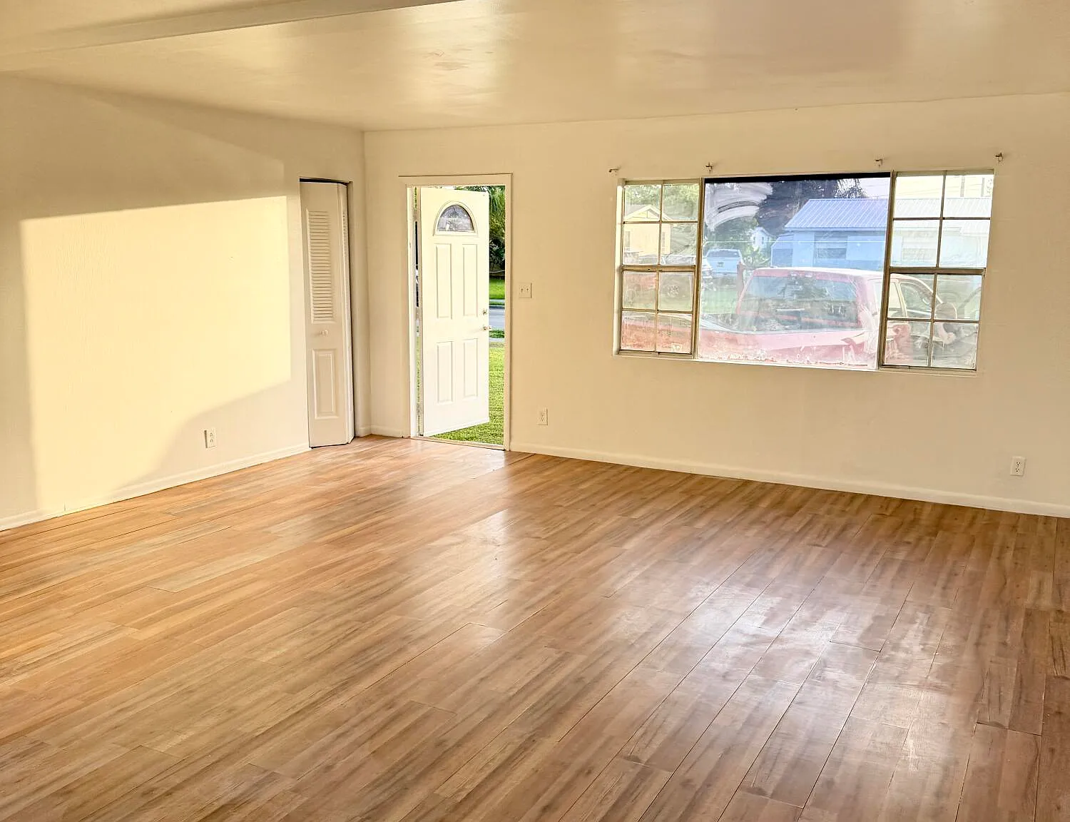 3 bed, 2.0 bath, 1248 sqft, $1,700 — Photo 3