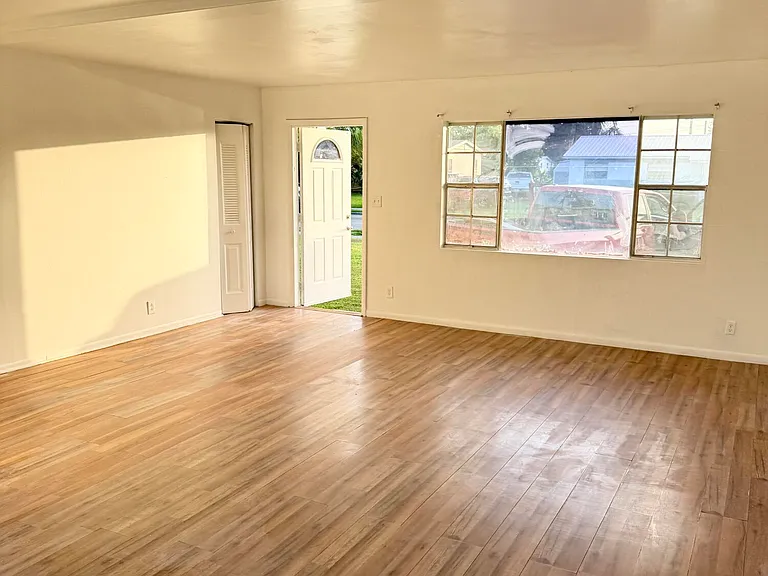 265 SW 11th Ave #265 — Photo 3