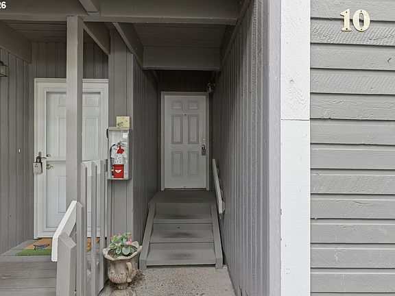 3rd image of 44 Eagle Crest Dr APT 10