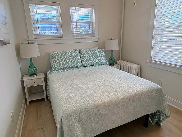 1032 Bay Ave — Photo 12