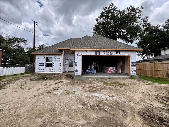 3rd image of 10 Bernice Dr