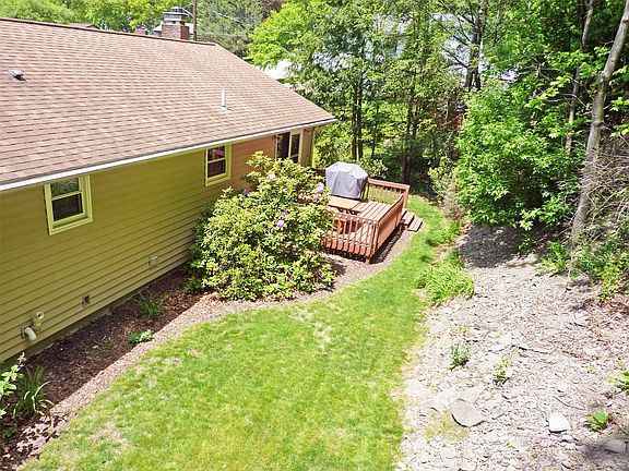 5th image of 10 Arbutus Ln