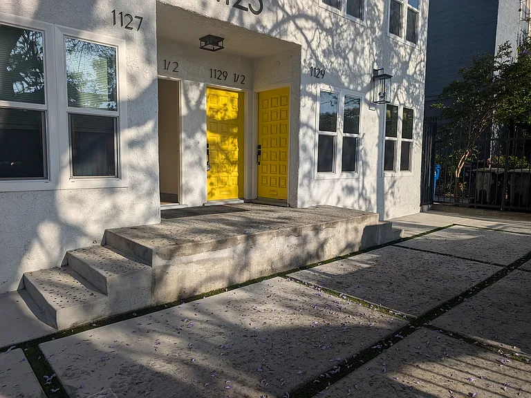 1127 1/2 Lodi Pl — Photo 11