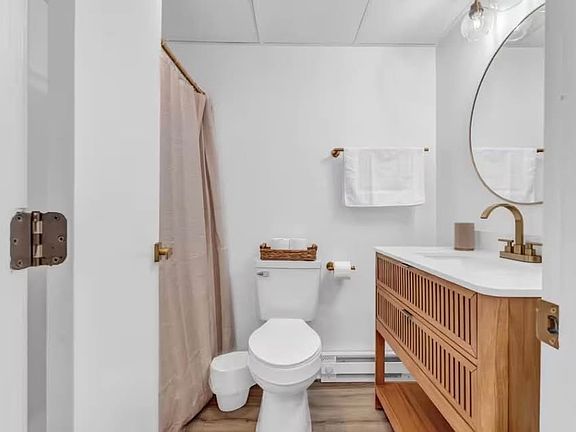 3rd image of 174 E Grand Ave #2