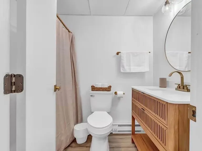 174 E Grand Ave #2 — Photo 3
