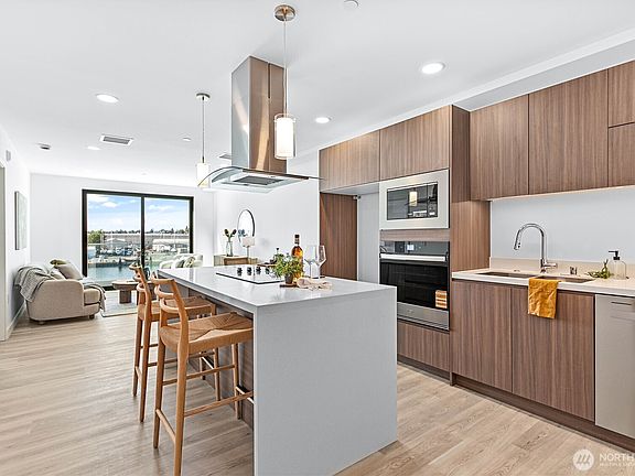 3rd image of 1019 Granary Avenue #402