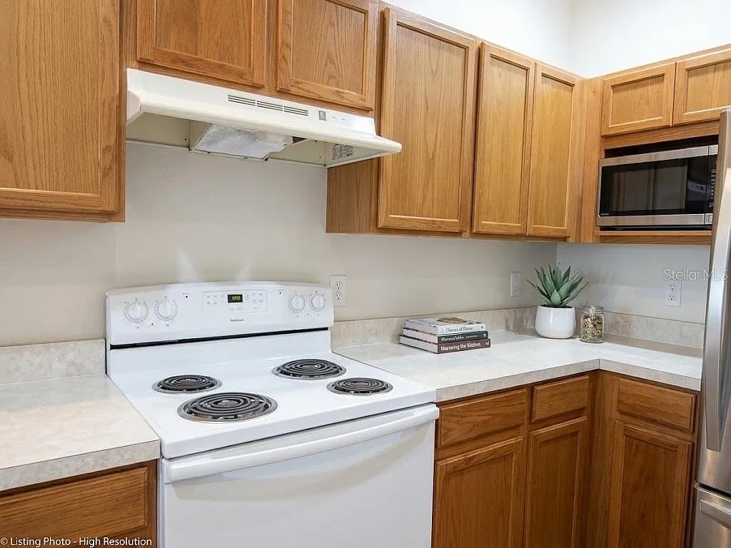 3 bed, 2.5 bath, 1957 sqft, $1,950 — Photo 4