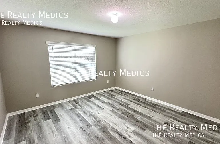 10906 Carlton Fields Dr — Photo 8