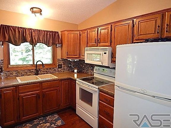 4th image of 4905 S Baneberry Dr
