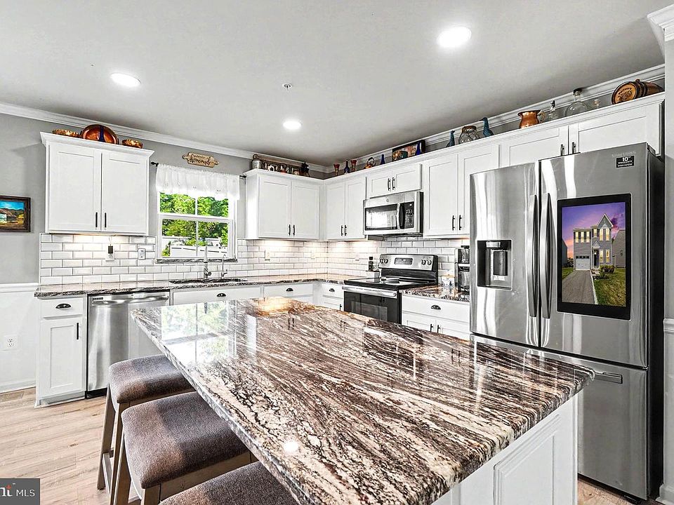 1st image of 17 Viburnum Ave