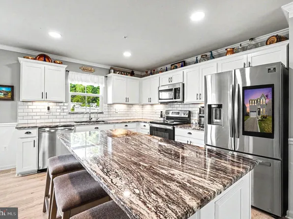 17 Viburnum Ave, Elkton, MD 21921