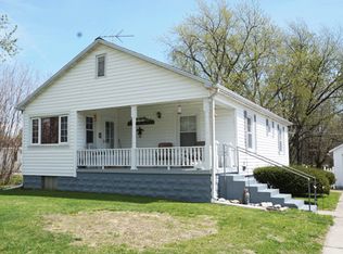 1735 N Cherry St, Mount Carmel, IL 62863
