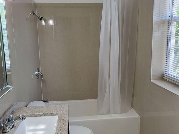 4th image of 1065 N Atlantic Ave APT 5