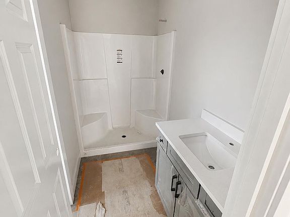 5th image of 981 W Washington St
