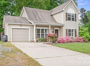 137 Valley Glen Dr, Troutman, NC 28166