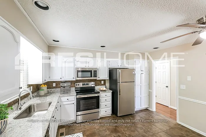 1028 Independence Ct — Photo 2