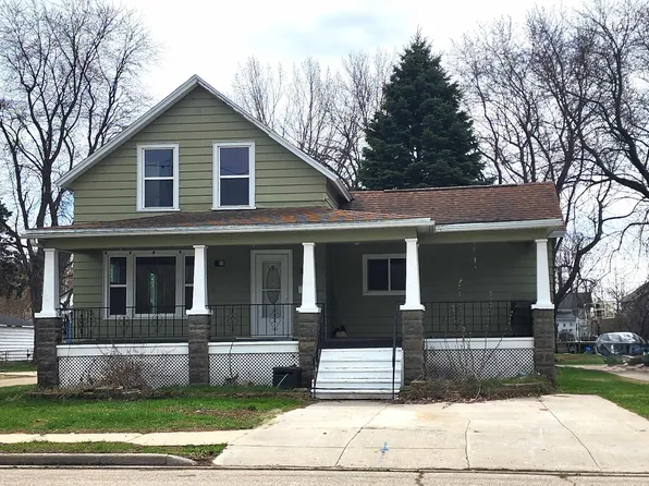 531 6th Ave, Menominee, MI 49858