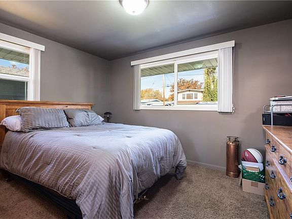 5th image of 2647 Lewis Ave