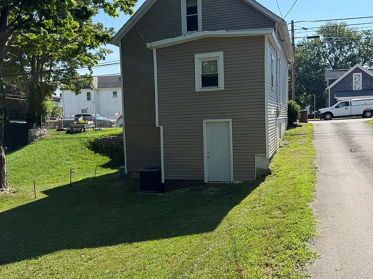 523 Saint Marys Ave — Photo 10