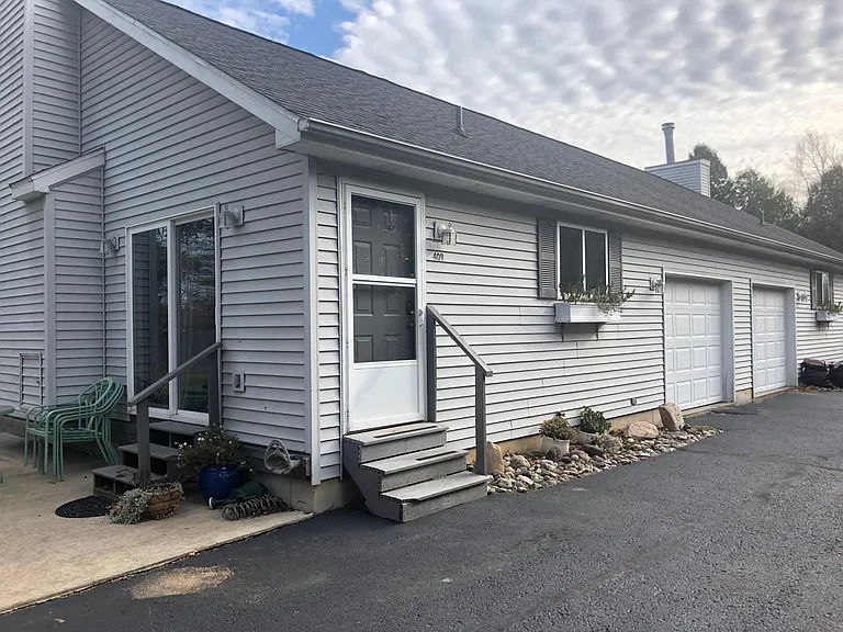 409 E Cherry St — Photo 28