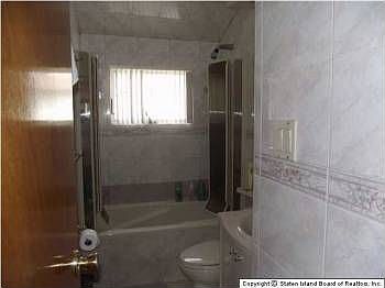 3rd image of 139 Brook Ave