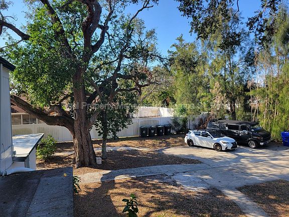 5th image of 643 Wisteria Ct APT D