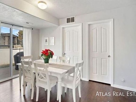 3rd image of 429 E Park Oak Pl