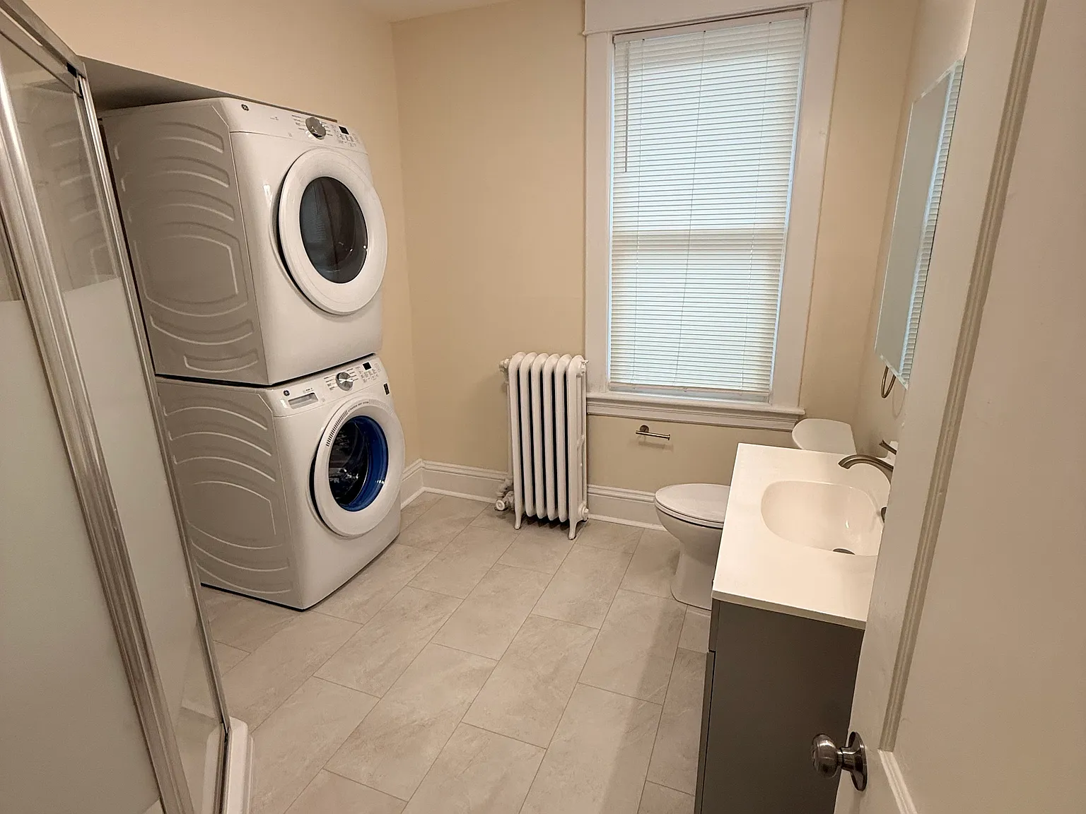 3 bed, 1250 sqft, $2,100 — Photo 4