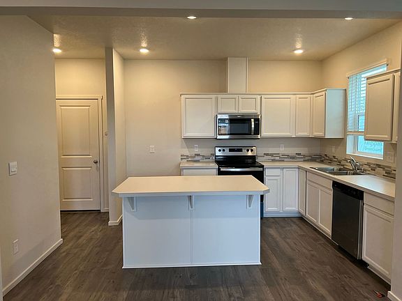 5th image of 619 NE 72nd St