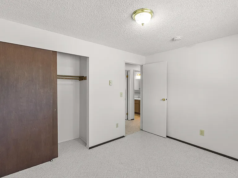 630 Bender Ln — Photo 16