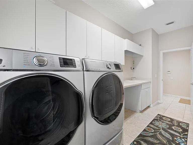 10675 Park Place Dr — Photo 32