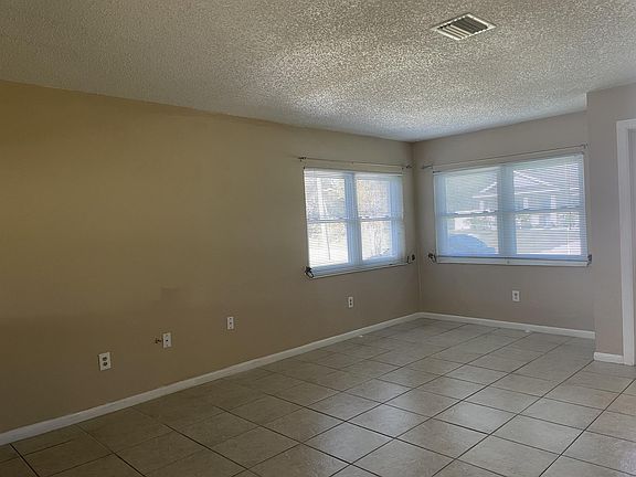 3rd image of 86 Ferndale Ln