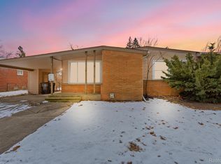 15221 Leslie St, Oak Park, MI 48237
