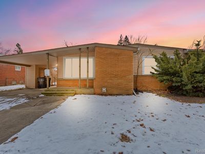 15221 Leslie St, Oak Park, MI, 48237