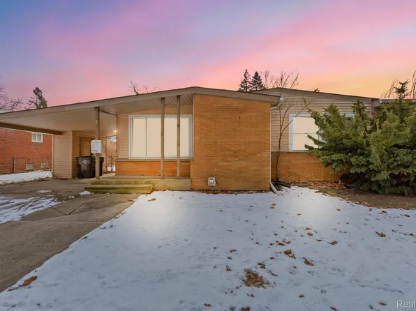 15221 Leslie St, Oak Park, MI 48237