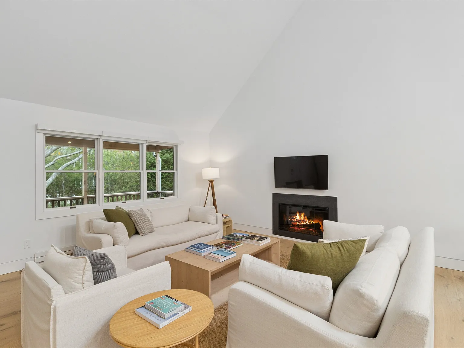East Hampton Summer Oasis — Photo 2